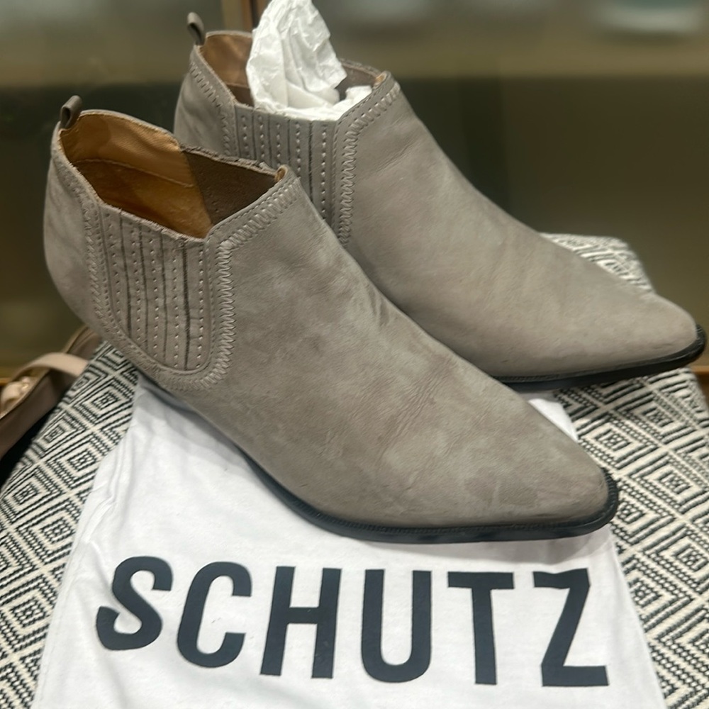 Schutz boots